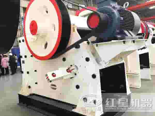 鄂式破碎机(鄂破机) 鄂式破碎机(鄂破机)