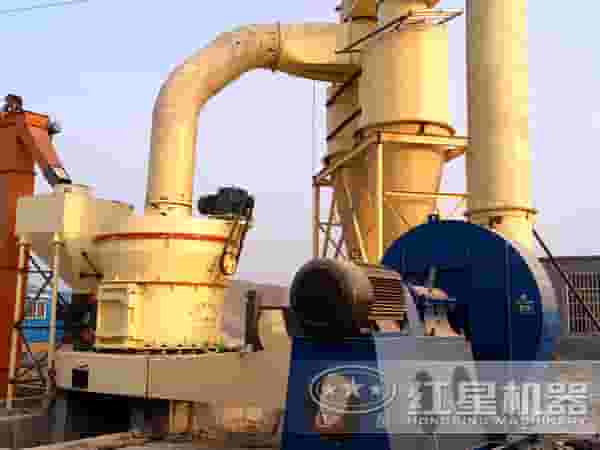 雷蒙磨粉机现场工作图