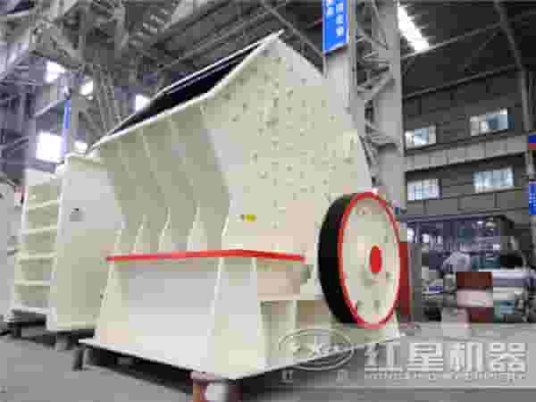 重锤式碎石机生产车间