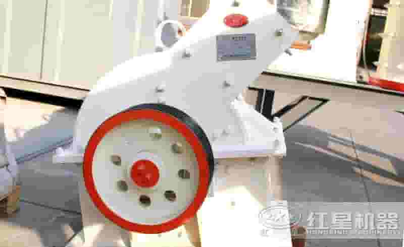 PCΦ400×300锤式破碎机设备图 PCΦ400×300锤式破碎机设备图