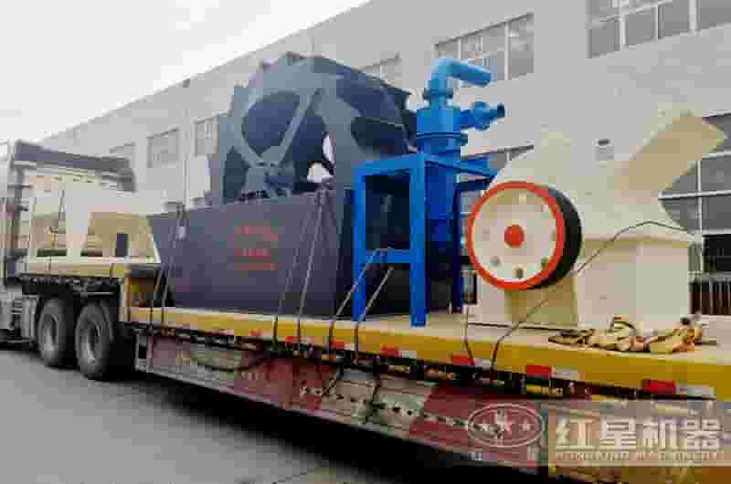 红星机器小型锤式打沙机现场发货图