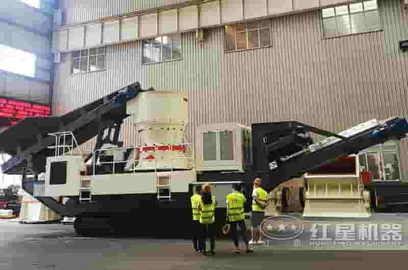 客户到红星厂区参观车载碎石机设备 客户到红星厂区参观车载碎石机设备